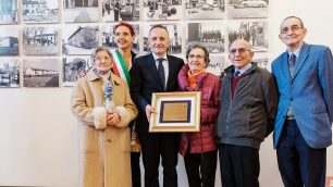 Albiate Giancarlo Gatti con il figlio Fabrizio, la moglie e la sindaca Gallo - foto per gentile concessione di Giorgio Faccioli